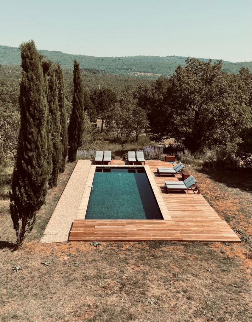 grange-de-javon-12 la grange de javon, vue de la piscine et du parc régional du lubéron